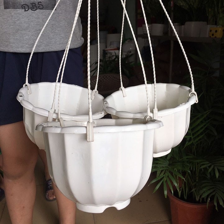 Chậu nhựa treo lục giác màu trắng loại dày 23x14 cm có kèm dây treo ban công - chậu lục giác Chậu nhựa treo lục giác màu trắng loại dày 23x14 cm có kèm dây treo ban công - chậu lục giác